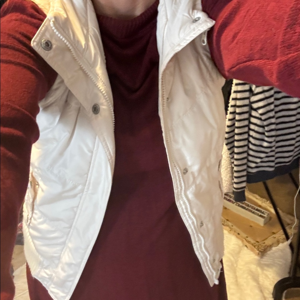 Chic White Quilted Vest